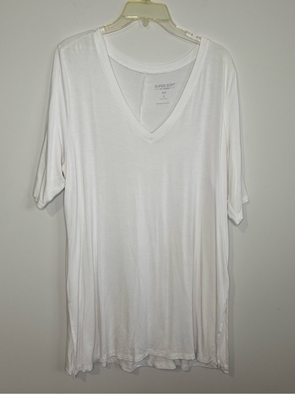 torrid White V-Neck Long Sleeve Tee